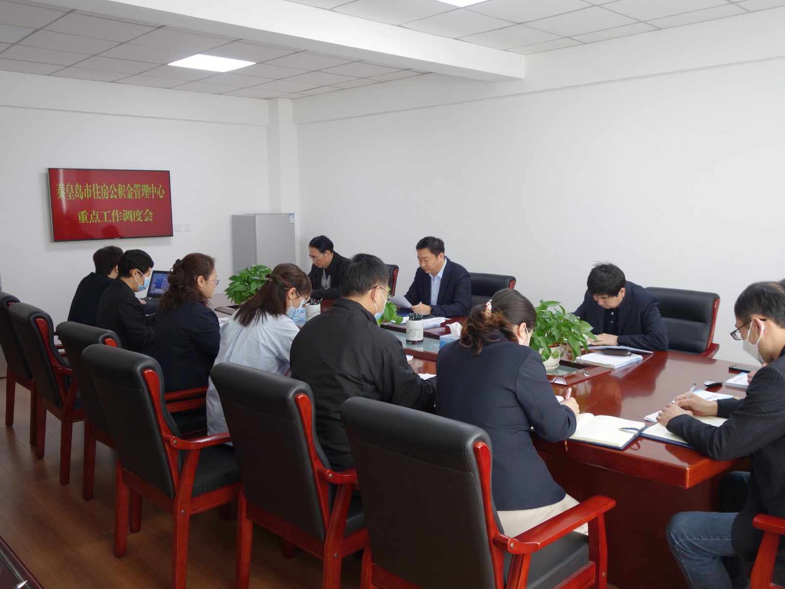 2023年4月26日，中心党组书记、主任袁会民同志主持召开重点工作调度会。